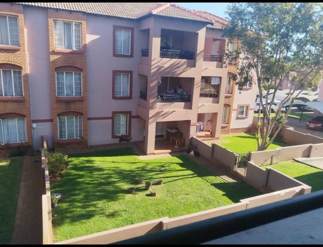 2 BEDROOM TOWNHOUSE FOR SALE IN CASTLEVIEW